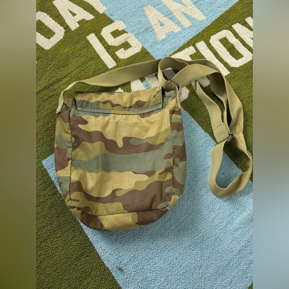 Old Navy Camoflauge Crossbody Shoulder Bag - Picture 4 of 4